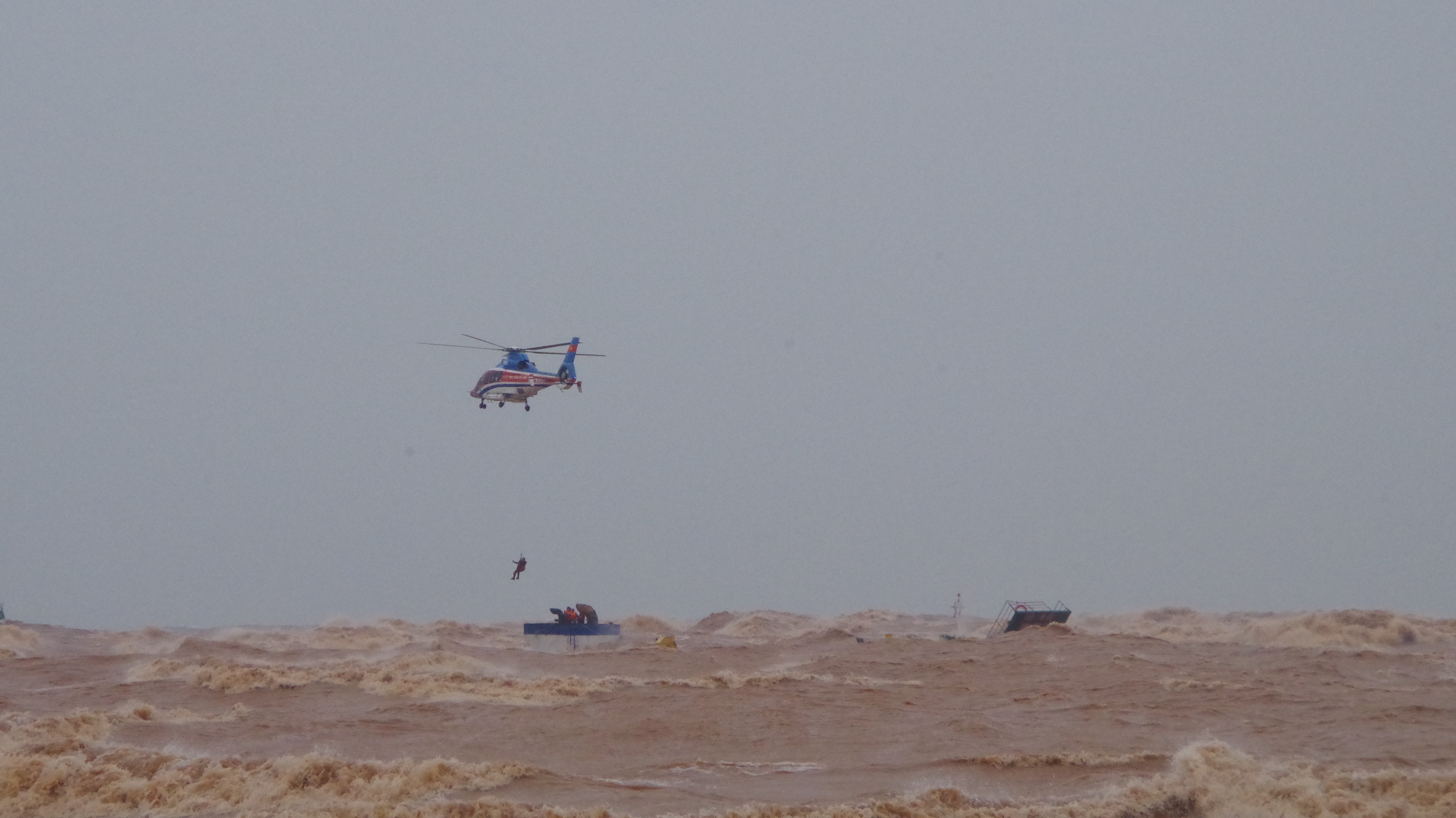 Cứu hộ thành công toàn bộ người bị nạn trên tàu Vietship 01